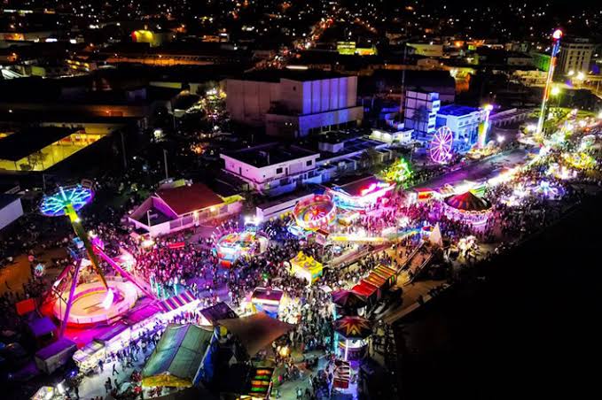 nighttime lights at Caranval Guaymas malecon with rides and food stalls